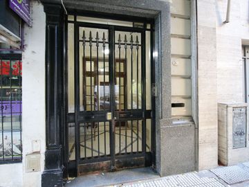 VENTA PISO-OFICINA 8 AMB URUGUAY Y CBA APTO CREDIT
