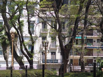 Espectacular loft en edificio a estrenar sobre Plaza Vicente López. Financiación directa