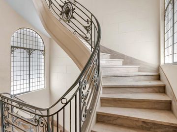 Espectacular loft en edificio a estrenar sobre Plaza Vicente López. Financiación directa