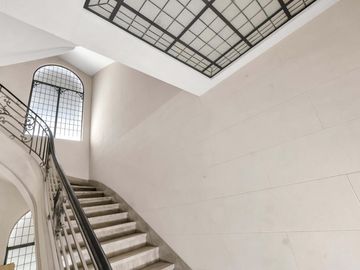 Espectacular loft en edificio a estrenar sobre Plaza Vicente López. Financiación directa