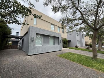 Casa en  Venta y Alquiler Los Lagos Nordelta