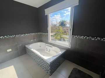 Casa en  Venta y Alquiler Los Lagos Nordelta