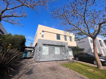 Casa en  Venta y Alquiler Los Lagos Nordelta
