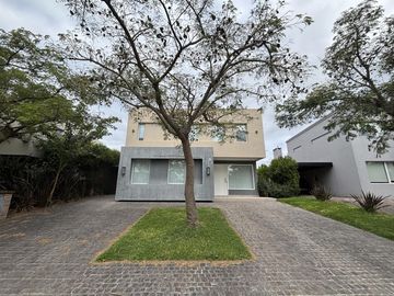 Casa en  Venta y Alquiler Los Lagos Nordelta