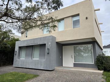 Casa en  Venta y Alquiler Los Lagos Nordelta