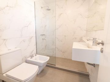 Prados de Manantiales Dúplex 3 dorm , tres baños , cochera doble
