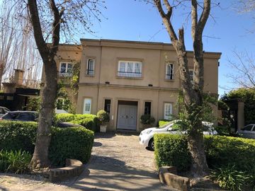 Venta casa 4 dormitorios Country Grand Bel, 3 baños, 2 cocheras, pileta