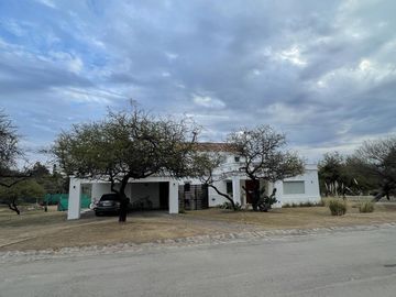 Casa - Housing y Condominios