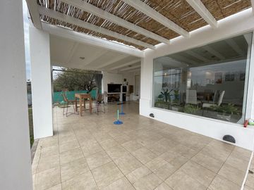 Casa - Housing y Condominios