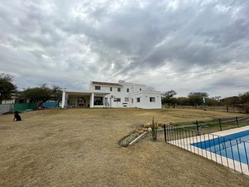Casa - Housing y Condominios