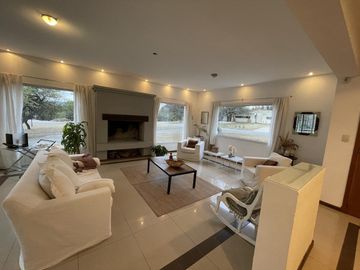 Casa - Housing y Condominios