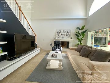 Casa en venta de cinco ambientes en Abril Club de Campo - Apto Credito, Guillermo Hudson