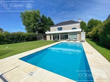 Casa en venta de cinco ambientes en Abril Club de Campo - Apto Credito, Guillermo Hudson
