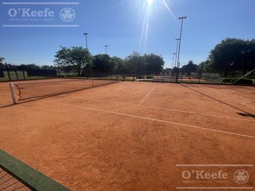 Casa en venta de cinco ambientes en Abril Club de Campo - Apto Credito, Guillermo Hudson