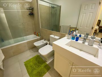 Casa en venta de cinco ambientes en Abril Club de Campo - Apto Credito, Guillermo Hudson