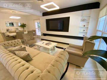 Casa en venta de cinco ambientes en Abril Club de Campo - Apto Credito, Guillermo Hudson