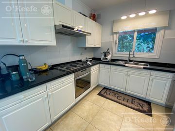 Casa en venta de cinco ambientes en Abril Club de Campo - Apto Credito, Guillermo Hudson
