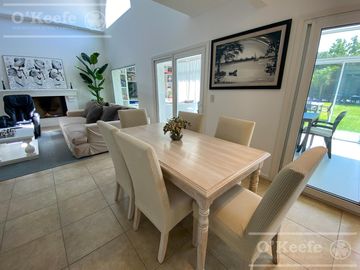 Casa en venta de cinco ambientes en Abril Club de Campo - Apto Credito, Guillermo Hudson