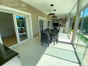 Casa en venta de cinco ambientes en Abril Club de Campo - Apto Credito, Guillermo Hudson