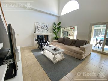Casa en venta de cinco ambientes en Abril Club de Campo - Apto Credito, Guillermo Hudson