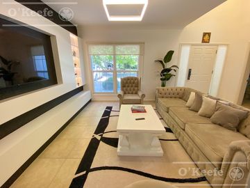 Casa en venta de cinco ambientes en Abril Club de Campo - Apto Credito, Guillermo Hudson