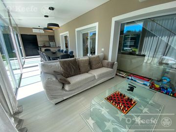 Casa en venta de cinco ambientes en Abril Club de Campo - Apto Credito, Guillermo Hudson
