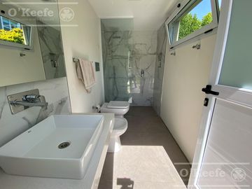 Casa en venta de cinco ambientes en Abril Club de Campo - Apto Credito, Guillermo Hudson