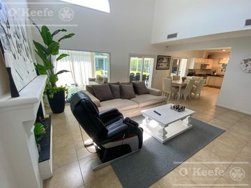 Casa en venta de cinco ambientes en Abril Club de Campo - Apto Credito, Guillermo Hudson