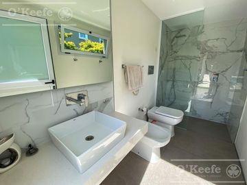 Casa en venta de cinco ambientes en Abril Club de Campo - Apto Credito, Guillermo Hudson