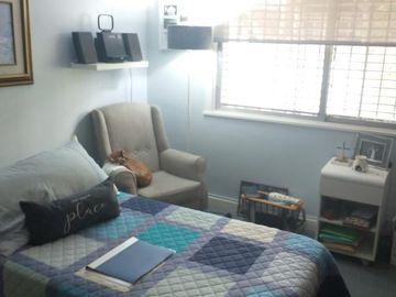Excelente casa 4 domitorios, garage, patio, parrilla, escritorio en Olivos,reciclada, muy luminosa.