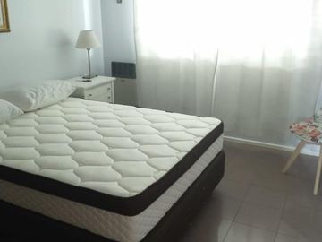 Excelente casa 4 domitorios, garage, patio, parrilla, escritorio en Olivos,reciclada, muy luminosa.