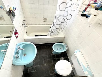 Viamonte 2000 Departamento de 3 amb con dependencia en venta en Balvanera c/balcón VENTA