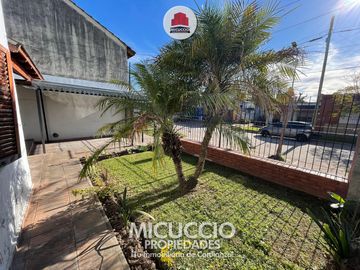 Casa en venta, Hipólito Yrigoyen 188, a metros de Av. 25 de mayo, Escobar centro