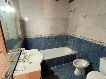 Casa en venta, Hipólito Yrigoyen 188, a metros de Av. 25 de mayo, Escobar centro