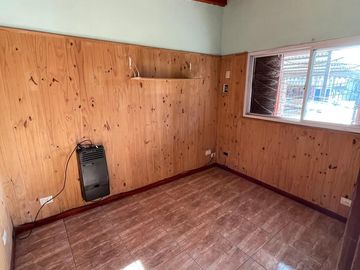 Casa en venta, Hipólito Yrigoyen 188, a metros de Av. 25 de mayo, Escobar centro