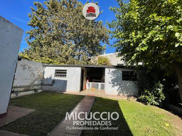 Casa en venta, Hipólito Yrigoyen 188, a metros de Av. 25 de mayo, Escobar centro
