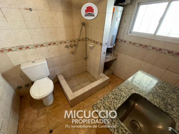 Casa en venta, Hipólito Yrigoyen 188, a metros de Av. 25 de mayo, Escobar centro
