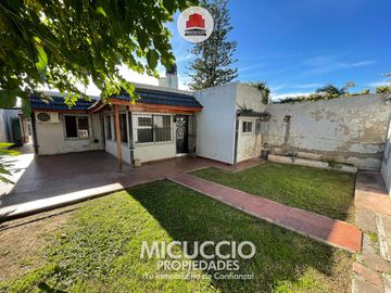 Casa en venta, Hipólito Yrigoyen 188, a metros de Av. 25 de mayo, Escobar centro