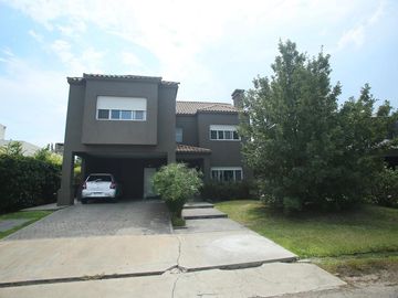 VENTA CASA TRES DORMITORIOS ROSARIO GOLF COUNTRY