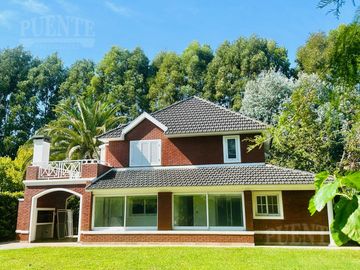 Casa - Solar Del Bosque - Venta con Renta