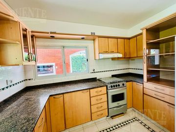 Casa - Solar Del Bosque - Venta con Renta