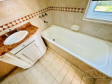 Casa - Solar Del Bosque - Venta con Renta