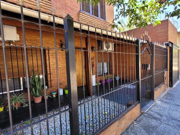 Casa 5 ambientes en Moron Sur