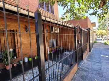Casa 5 ambientes en Moron Sur