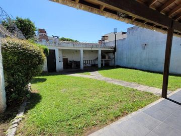Casa 5 ambientes en Moron Sur