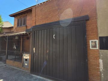 Casa 5 ambientes en Moron Sur