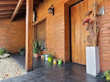 Casa 5 ambientes en Moron Sur