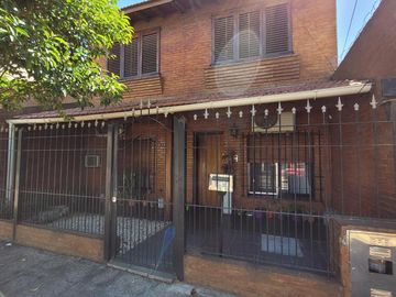 Casa 5 ambientes en Moron Sur