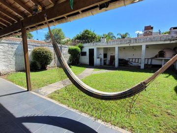 Casa 5 ambientes en Moron Sur