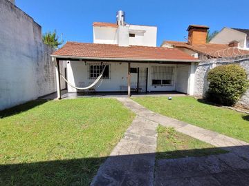 Casa 5 ambientes en Moron Sur